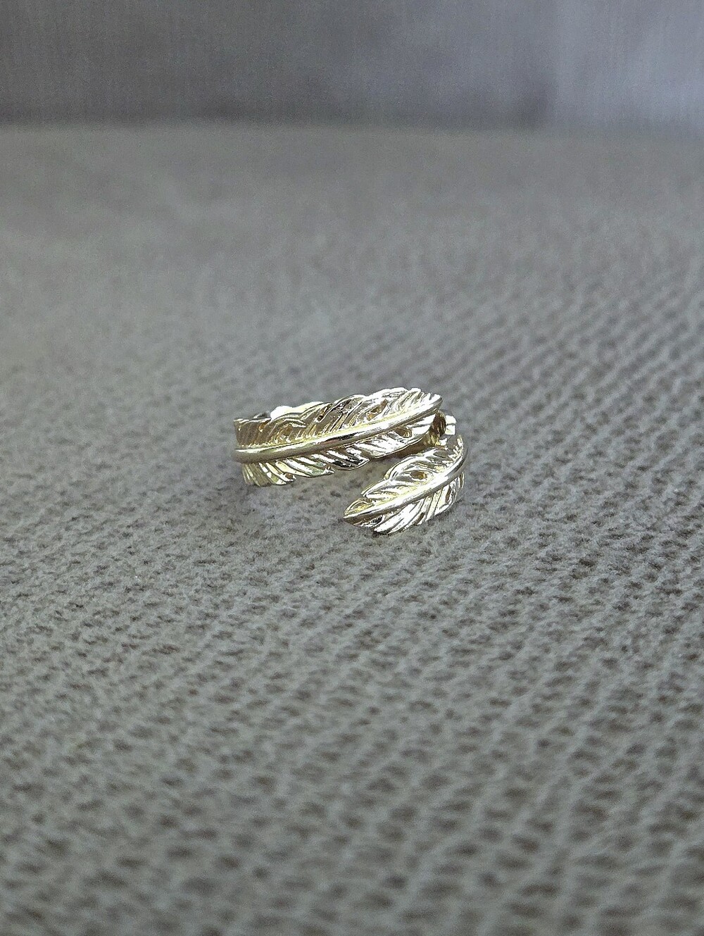 Melinda Maria Gold💛 Feather🪶 Bypass Ring💍 - NWOT